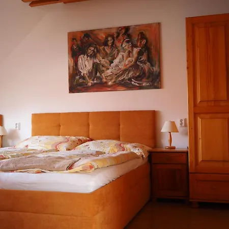 Privat Alenka Lipótszentmiklós